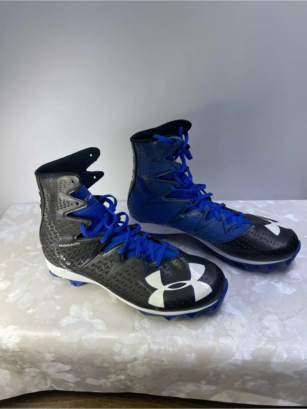 Under Armour Men's Blue and Black Athletic Cleats